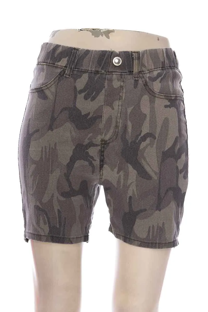 SHORT COLOR GRIS  CLOSEANDO
