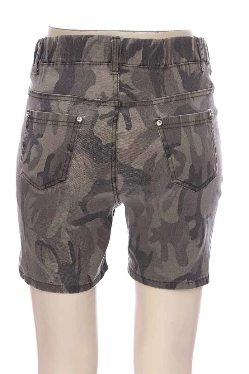 SHORT COLOR GRIS  CLOSEANDO
