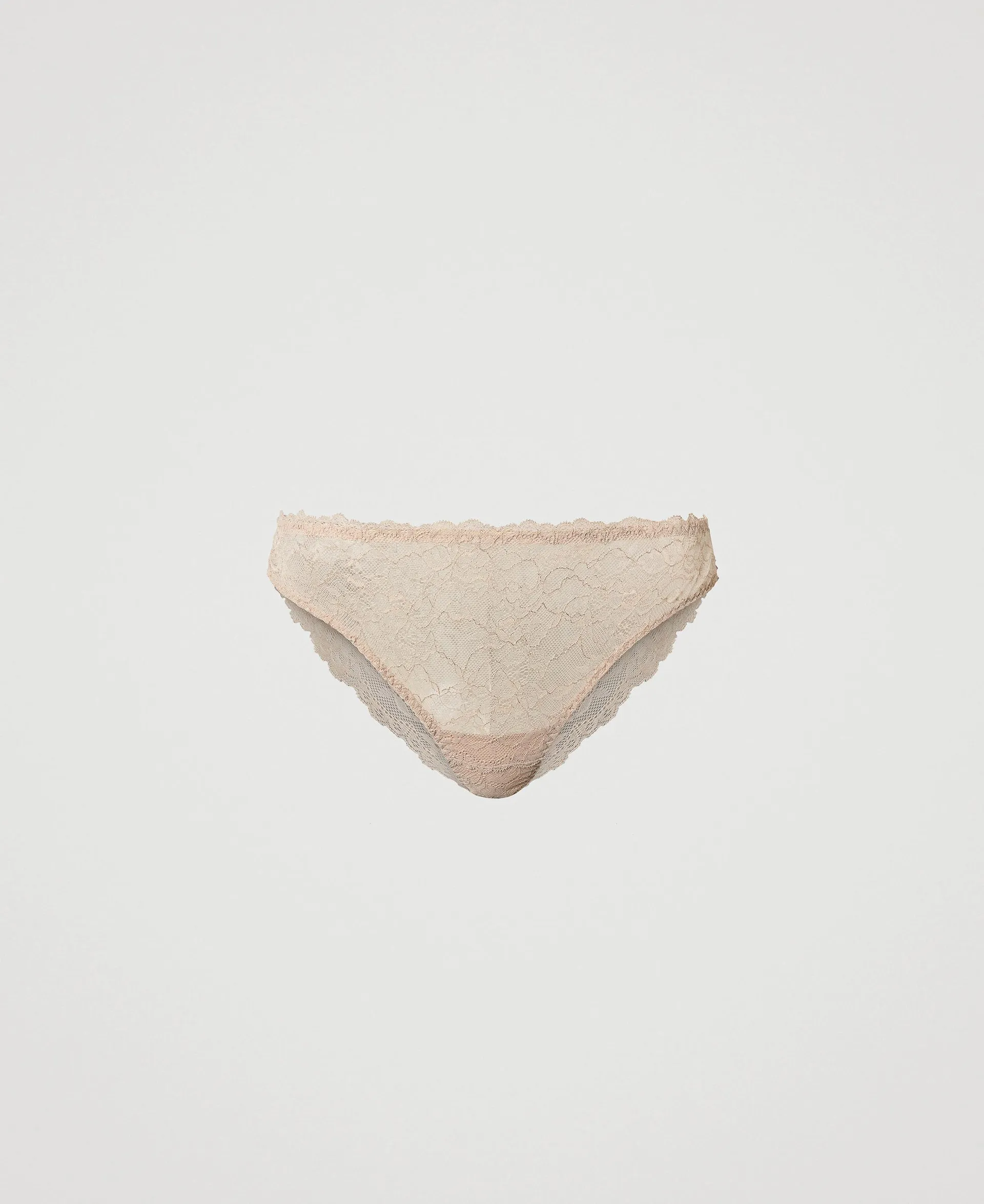 Slip brésilien en dentelle rebrodée