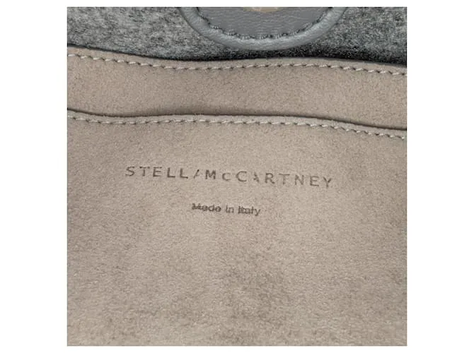 Stella Mc Cartney Stella McCartney Bandolera gris con logo de fieltro ecológico 