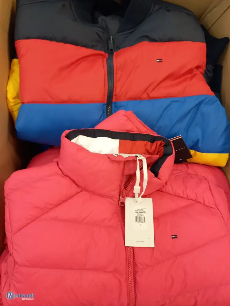 Tommy Hilfiger stock de chaquetas para niños