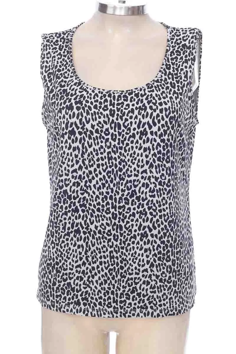 TOP / CAMISETA COLOR GRIS  BASEMENT