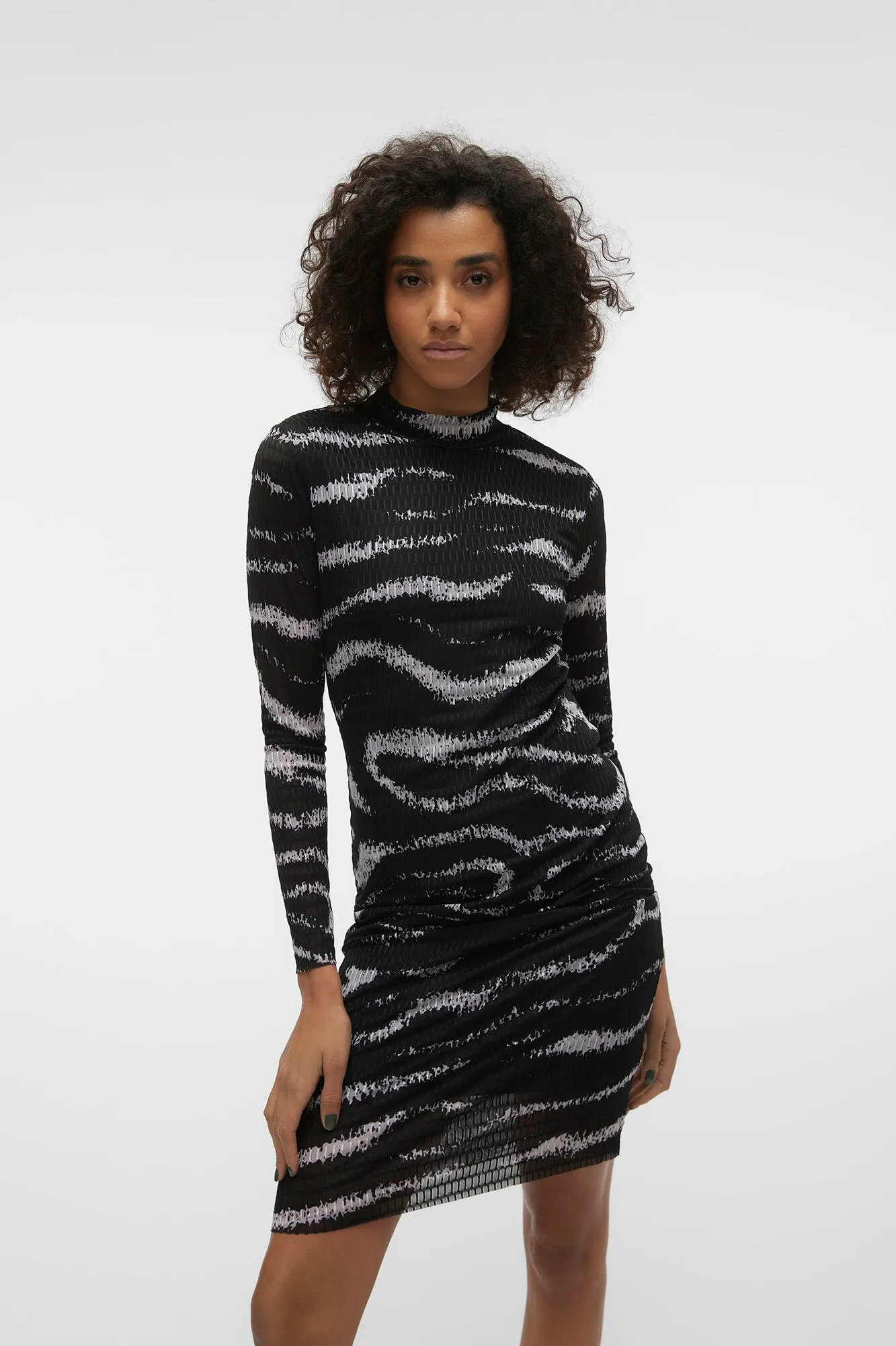 Vero Moda Vestido corto de manga larga