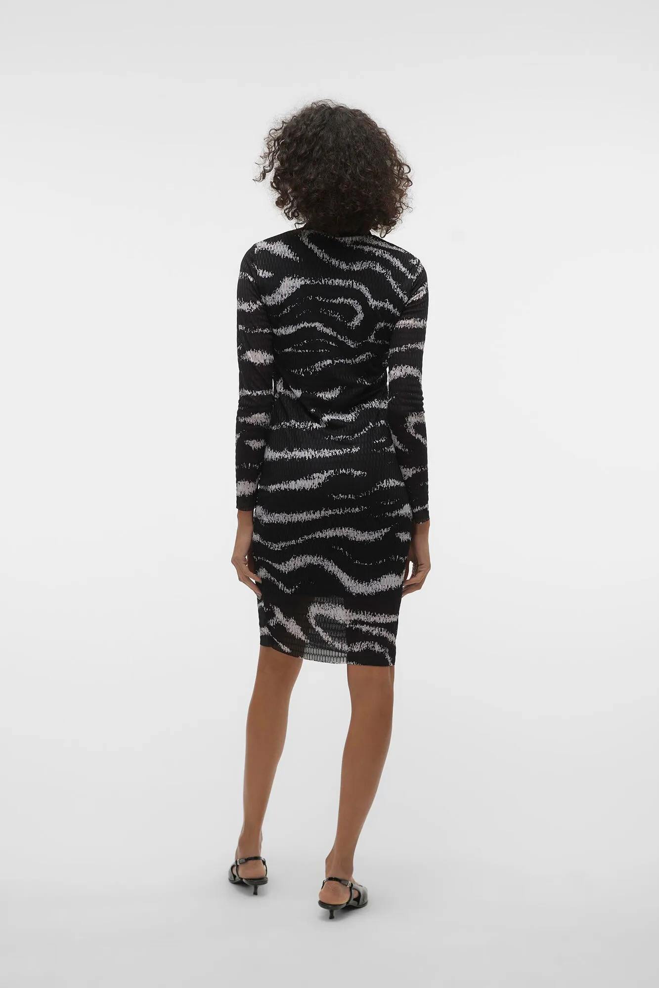 Vero Moda Vestido corto de manga larga