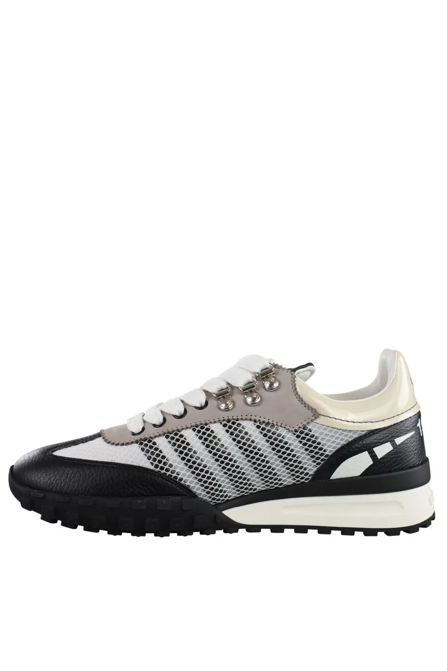 Zapatillas blancas y grises con lineas grises