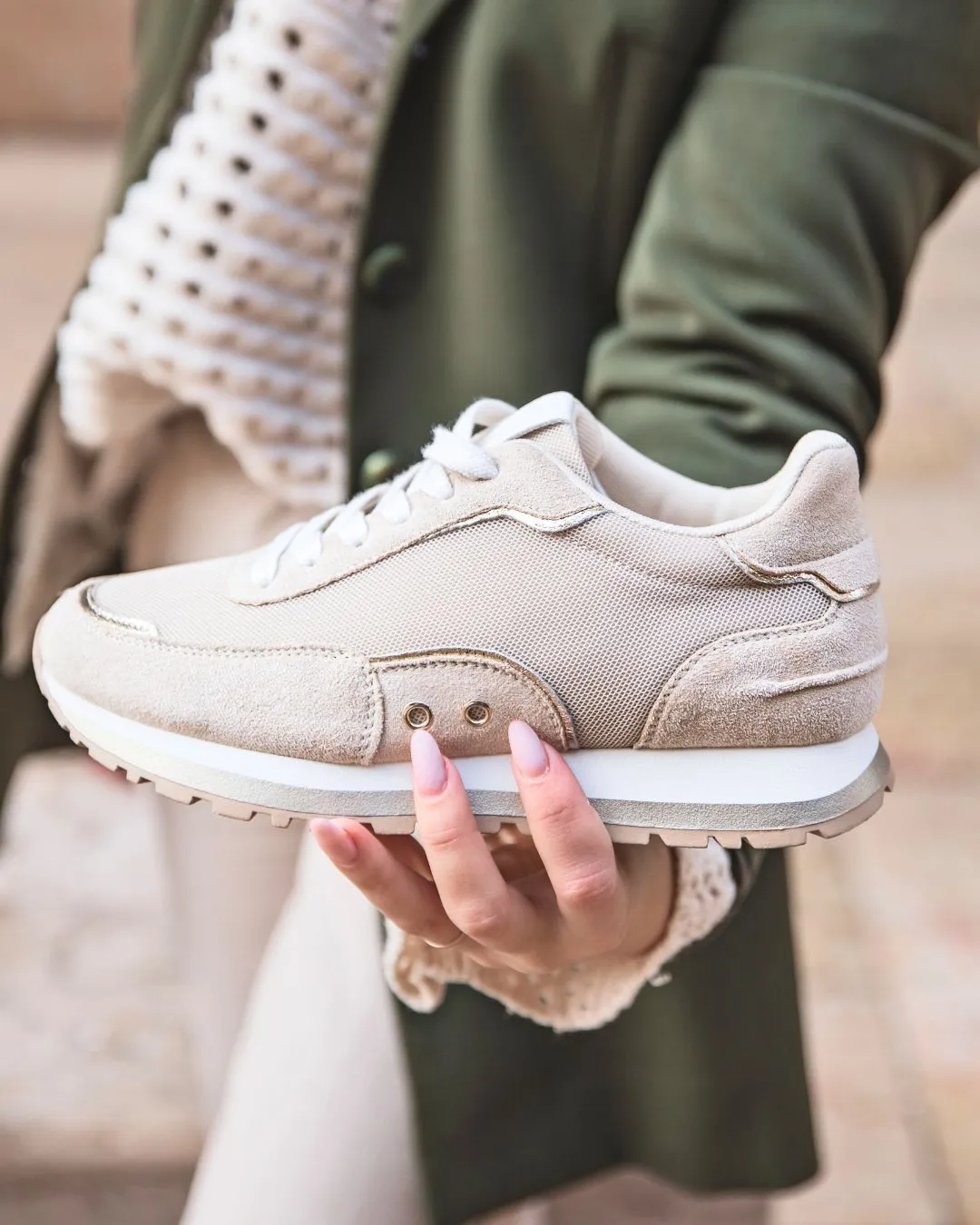 ZAPATILLAS DE MUJER EN BEIGE CON CORDONES  LOUISA