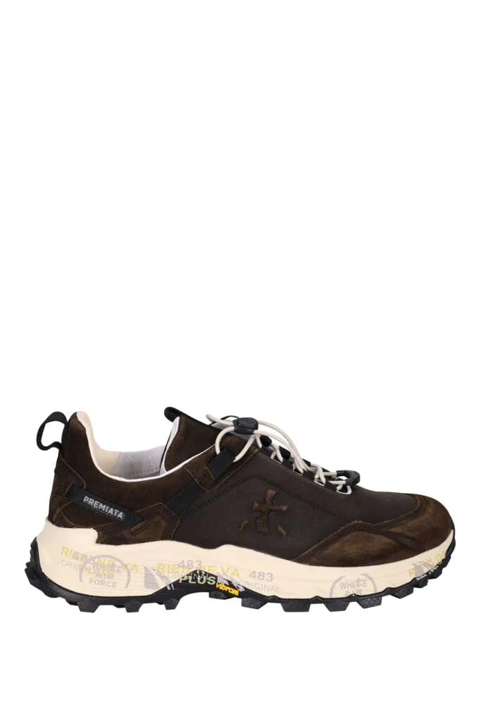 Zapatillas de senderismo negras suela blanca 