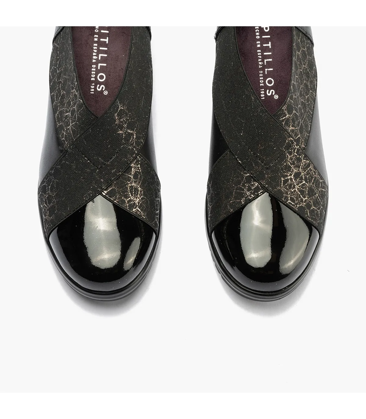 Zapato de color negro con elásticos