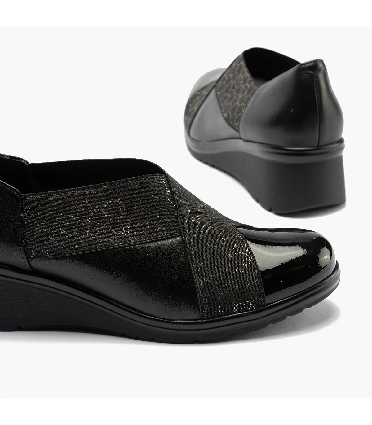 Zapato de color negro con elásticos