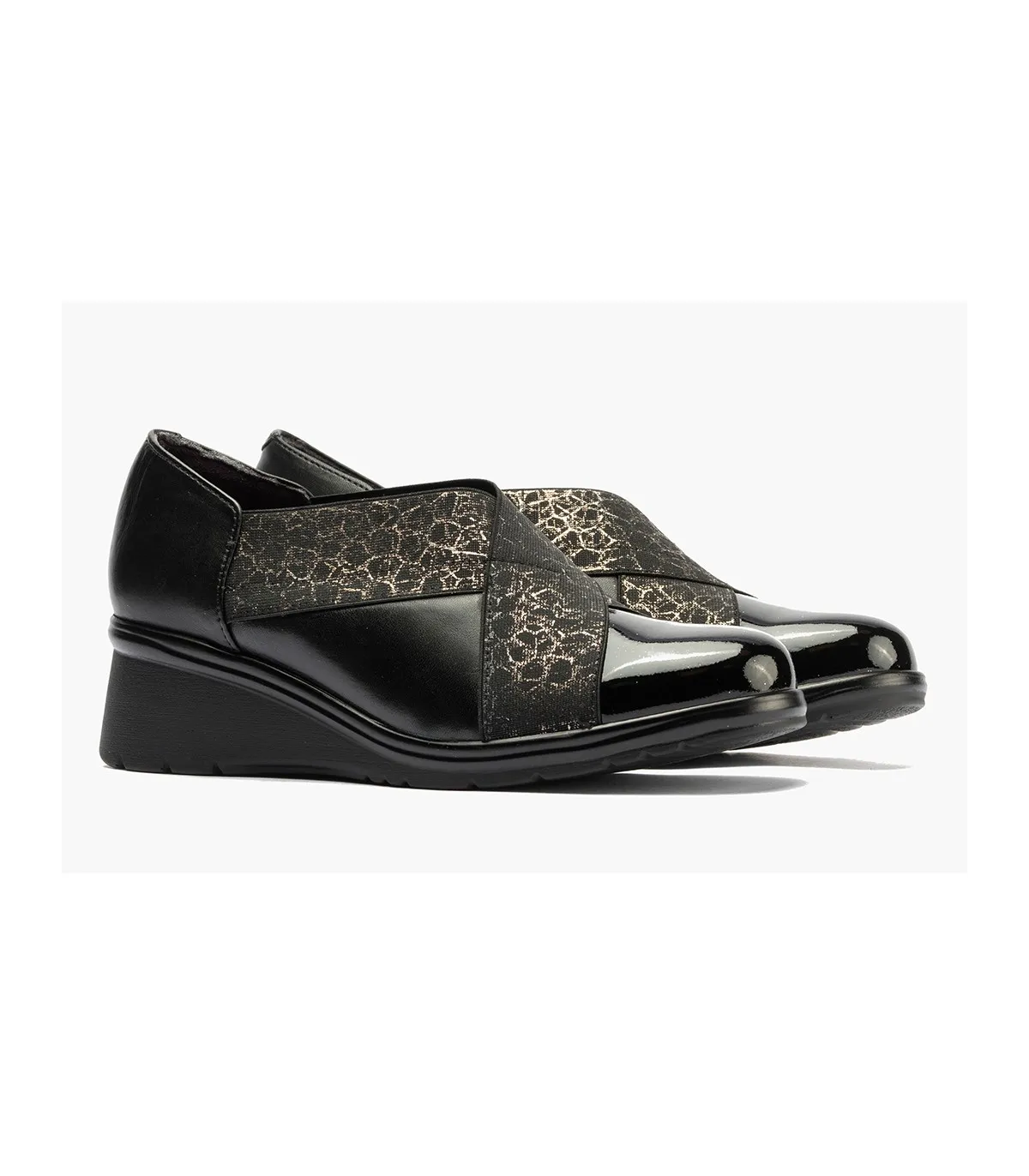 Zapato de color negro con elásticos